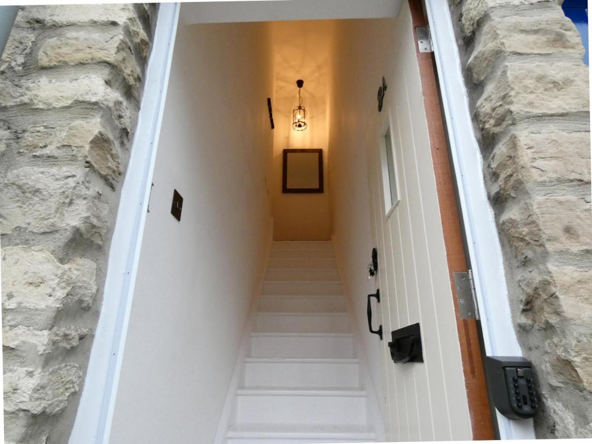Converted Railway Cottage Swindon Exterior foto